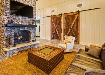 Black Fox Lodge Pigeon Forge, Tapestry Collection by Hilton hotel thumbnail 2