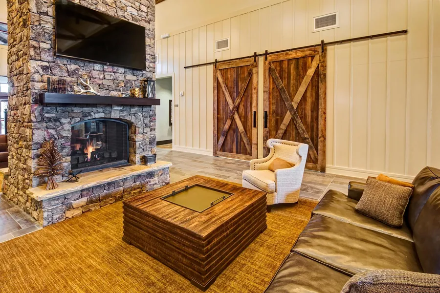 Black Fox Lodge Pigeon Forge, Tapestry Collection by Hilton hotel detail image 2
