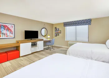 Hampton Inn & Suites Oakwood Village-Cleveland hotel thumbnail 5