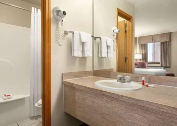 Travelodge by Wyndham Wellington KS hotel thumbnail 8
