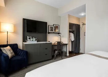 enVision Hotel Boston Everett hotel thumbnail 8