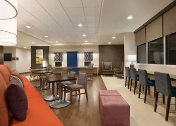 Home2 Suites by Hilton Glendale - Westgate hotel thumbnail 4