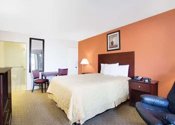 Super 8 by Wyndham Defuniak Springs hotel thumbnail 7