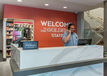 Hampton Inn Oakland Downtown-City Center hotel thumbnail 3