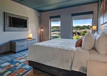 Hotel Indigo Pittsburgh University-Oakland by IHG hotel thumbnail 6