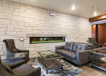 Cobblestone Inn & Suites at UW Stout Downtown Menomonie hotel thumbnail 4