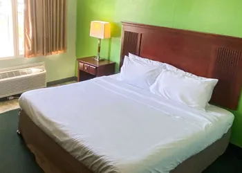 Knights Inn Lake City hotel thumbnail 6
