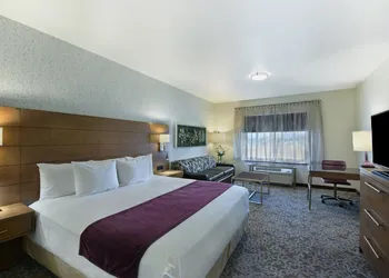 Oxford Suites Sonoma County hotel thumbnail 8