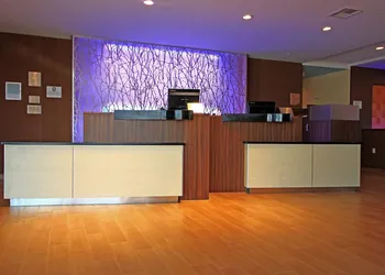 Fairfield Inn & Suites by Marriott London hotel thumbnail 2
