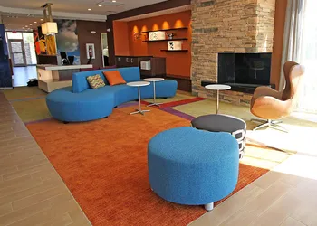 Fairfield Inn & Suites by Marriott London hotel thumbnail 3