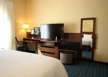 Fairfield Inn & Suites by Marriott London hotel thumbnail 6
