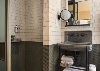 Moxy NYC Times Square hotel thumbnail 4