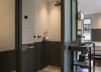 Moxy NYC Times Square hotel thumbnail 6