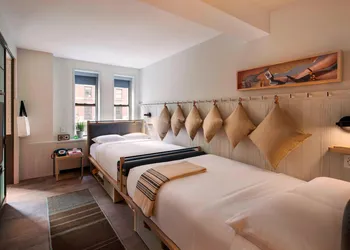 Moxy NYC Times Square hotel thumbnail 7