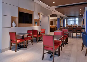Holiday Inn Express & Suites Marshalltown by IHG hotel thumbnail 2