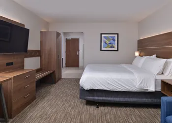 Holiday Inn Express & Suites Marshalltown by IHG hotel thumbnail 6