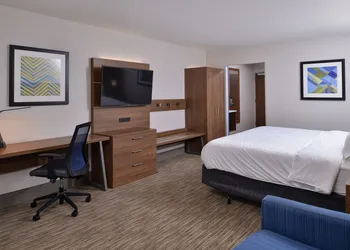 Holiday Inn Express & Suites Marshalltown by IHG hotel thumbnail 7