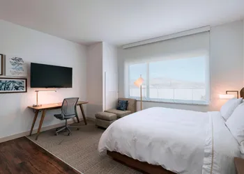 Element by Marriott Palmdale hotel thumbnail 4