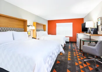 Holiday Inn & Suites Toledo Southwest - Perrysburg by IHG hotel thumbnail 2