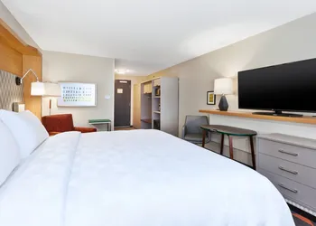 Holiday Inn & Suites Toledo Southwest - Perrysburg by IHG hotel thumbnail 3
