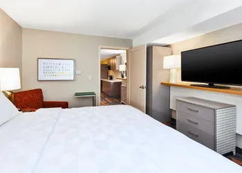 Holiday Inn & Suites Toledo Southwest - Perrysburg by IHG hotel thumbnail 5