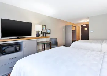 Holiday Inn & Suites Toledo Southwest - Perrysburg by IHG hotel thumbnail 7