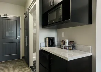 Oxford Suites Paso Robles hotel thumbnail 5