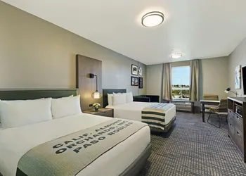 Oxford Suites Paso Robles hotel thumbnail 6