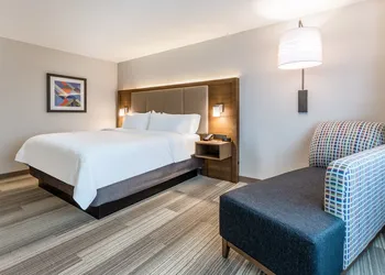 Holiday Inn Express & Suites Florence-Cincinnati Airport by IHG hotel thumbnail 3