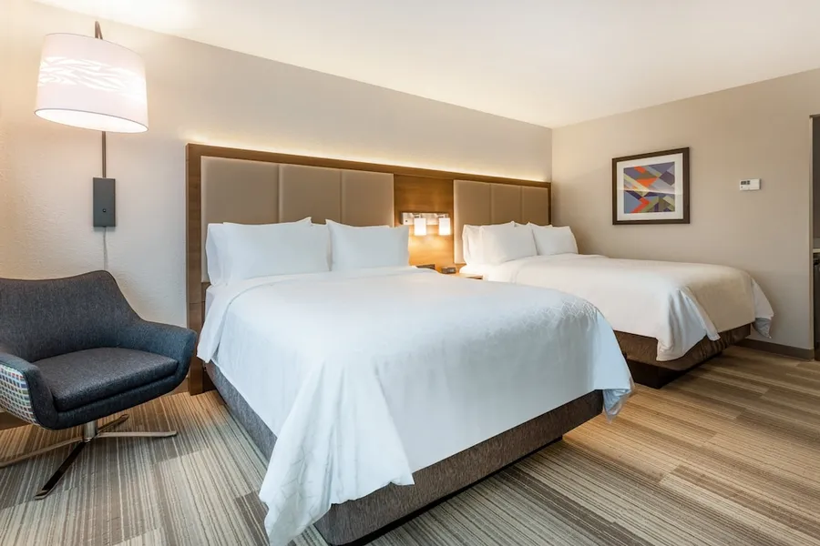 Holiday Inn Express & Suites Florence-Cincinnati Airport by IHG hotel detail image 6
