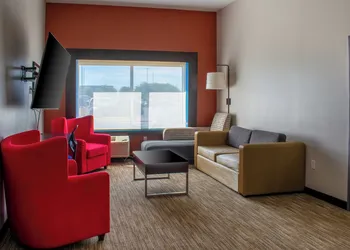 Holiday Inn Express & Suites Yorkville by IHG hotel thumbnail 6