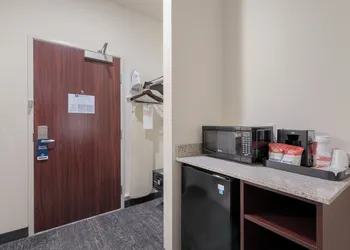 Cobblestone Hotel & Suites - Urbana hotel thumbnail 8
