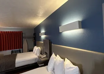Rodeway Inn Emporia hotel thumbnail 5