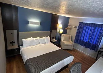 Rodeway Inn Emporia hotel thumbnail 6