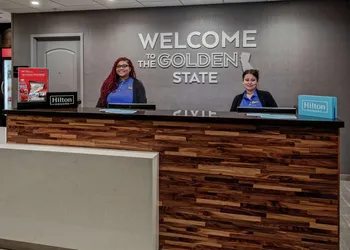 Hampton Inn Fresno Airport hotel thumbnail 3
