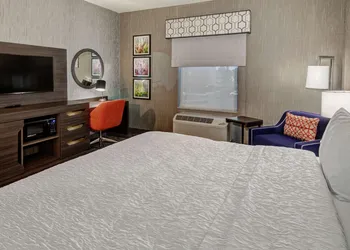 Hampton Inn Fresno Airport hotel thumbnail 6