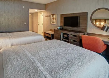 Hampton Inn Fresno Airport hotel thumbnail 7