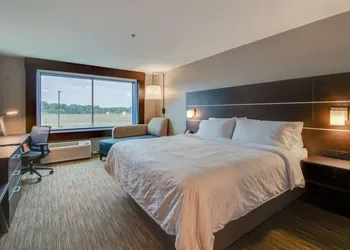 Holiday Inn Express & Suites Union City by IHG hotel thumbnail 4