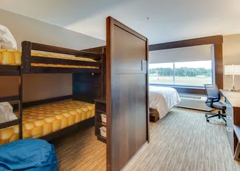 Holiday Inn Express & Suites Union City by IHG hotel thumbnail 7