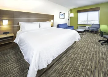 Holiday Inn Express & Suites Fort Myers Airport by IHG hotel thumbnail 4