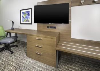 Holiday Inn Express & Suites Fort Myers Airport by IHG hotel thumbnail 6