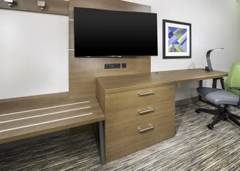 Holiday Inn Express & Suites Fort Myers Airport by IHG hotel thumbnail 7