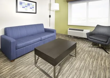 Holiday Inn Express & Suites Fort Myers Airport by IHG hotel thumbnail 8