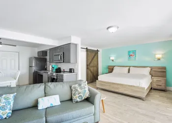 Off the Charts Inn & Out Island Resort hotel thumbnail 5
