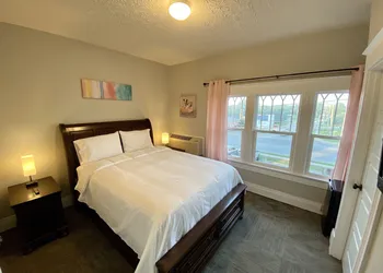 Twin Lakes Creamery, Grill & Inn hotel thumbnail 2