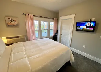 Twin Lakes Creamery, Grill & Inn hotel thumbnail 3