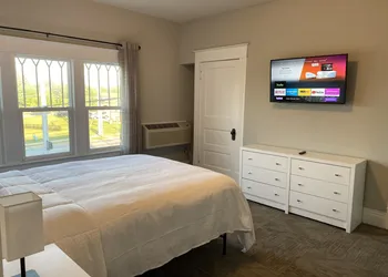 Twin Lakes Creamery, Grill & Inn hotel thumbnail 6