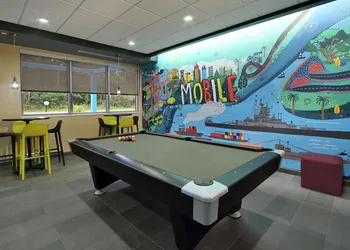 Tru by Hilton Mobile hotel thumbnail 3