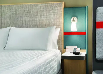 avid hotel Cedar Rapids South - Arpt Area by IHG hotel thumbnail 5