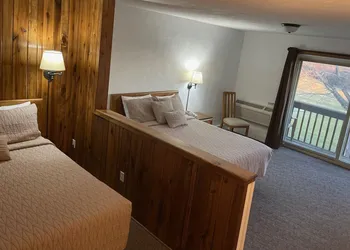 The Lodge at Indian Lake hotel thumbnail 2